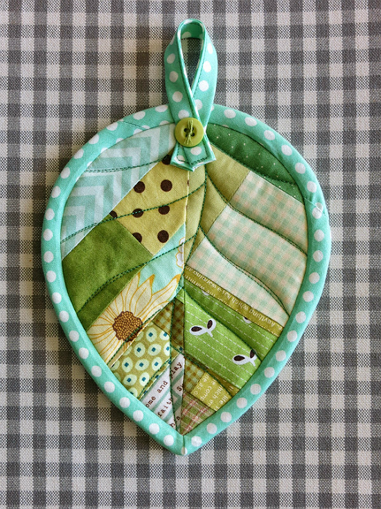 These Cute Barnyard Pot Holders are So Much Fun - Quilting Digest