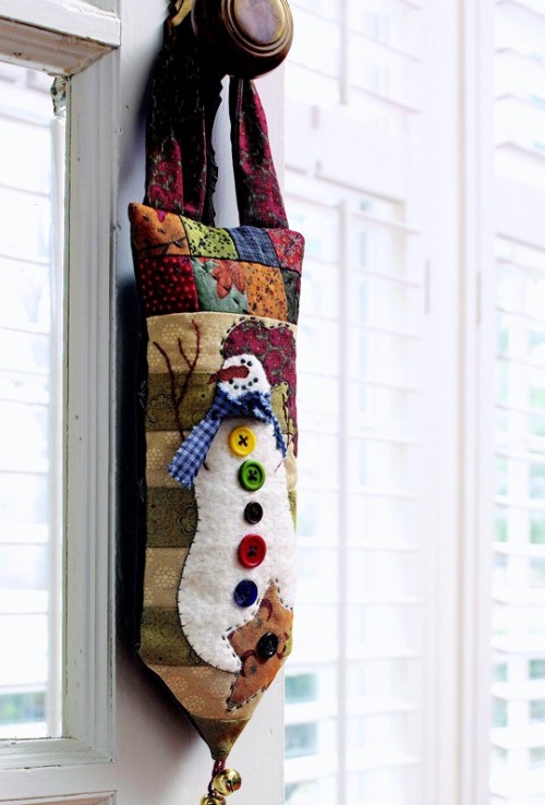 diy-jingle-bells-door-hanger-is-a-cheery-welcome-all-winter-quilting-digest