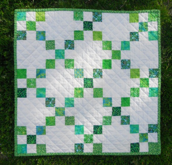 this-mini-single-irish-chain-quilt-is-fresh-and-fun-quilting-digest