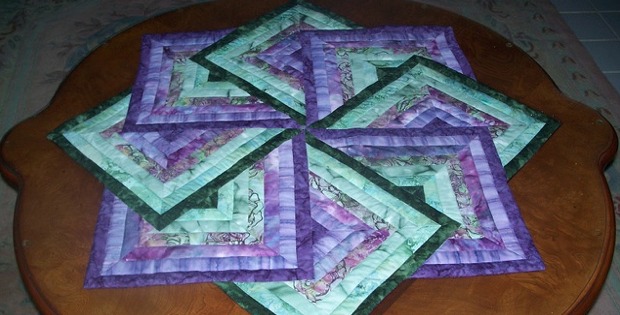 Spinning Star Table Topper - Quilting Digest