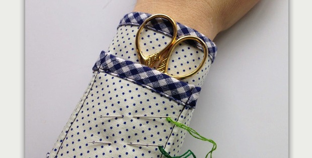 How To Make Your Own Pin Cushion Wrist Cuff For Easy Sewing