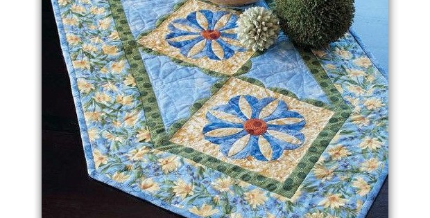 Dresden Daisies Table Runner