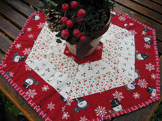 Christmas Hexie Table Mat