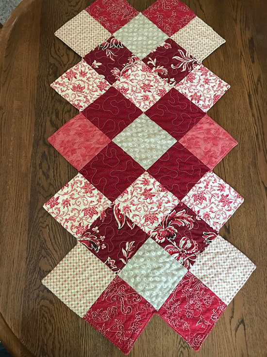 this-zig-zag-runner-is-so-easy-to-make-quilting-digest