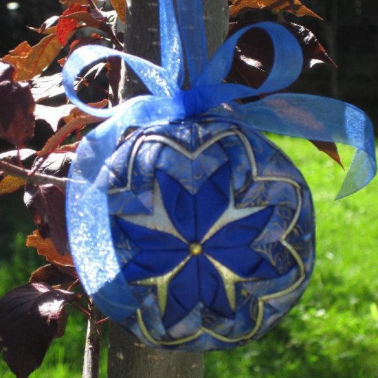 No-Sew Quilted Flower Christmas Ornament