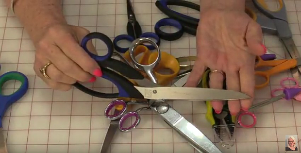 How to Clean and Oil Scissors