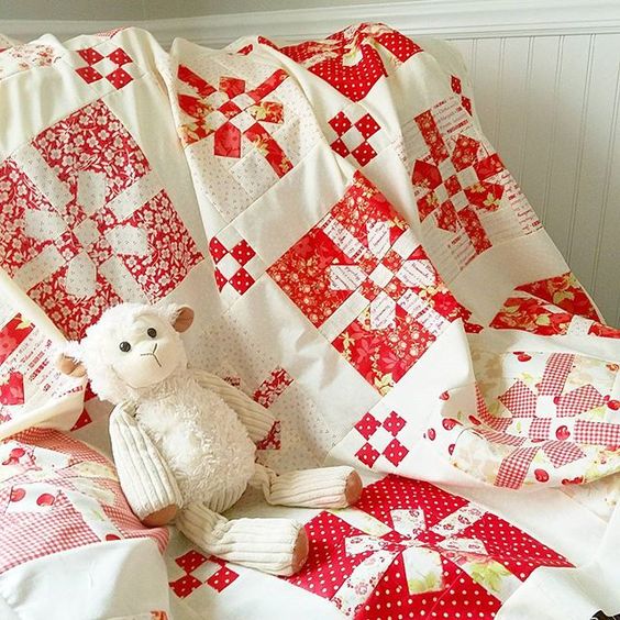 make-a-festive-lap-or-table-quilt-for-the-holidays-quilting-digest