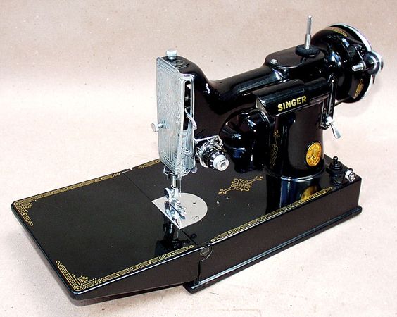 8 Reasons to Own and Use a Vintage Sewing Machine