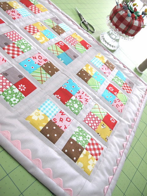 Two Ways to Bind a Quilt with Rickrack