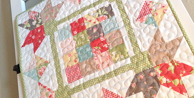 EASIEST BEGINNER QUILT EVER!! ***FREE PATTERN*** Mini Petals