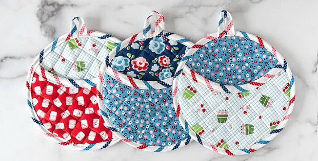 These Cute Barnyard Pot Holders are So Much Fun - Quilting Digest