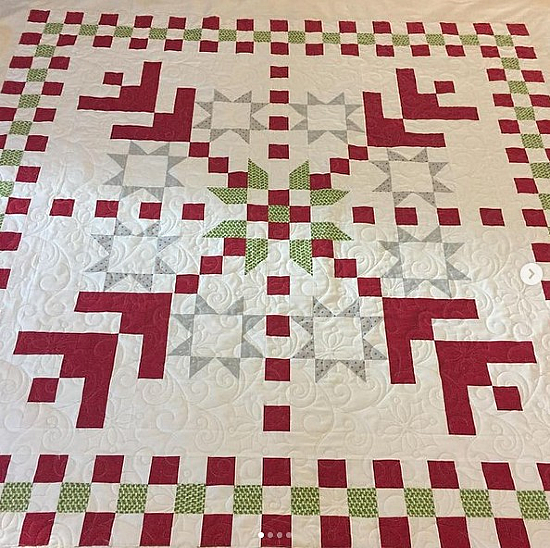 create-a-lovely-snowflake-quilt-in-any-color-theme-quilting-digest