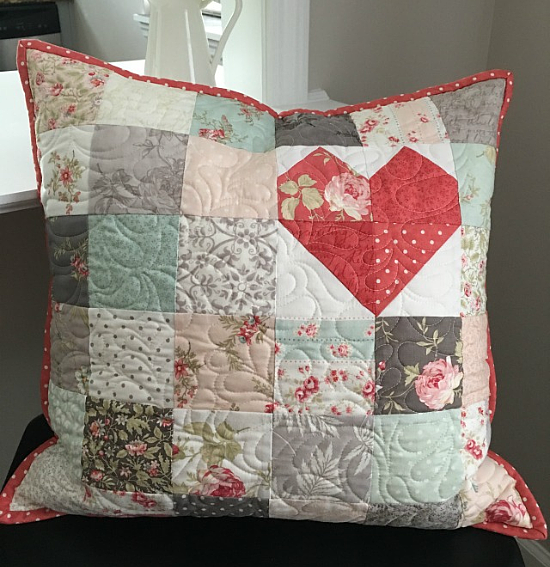 Patchwork Pillow Love Pattern