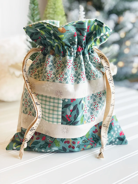 Scrappy Patchwork Bags Have Many Uses - Quilting Digest