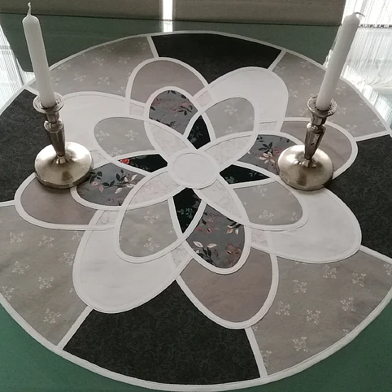 Lucy Table Topper Pattern