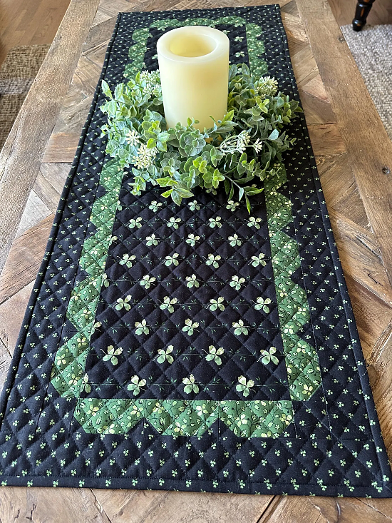 Sassy Scalloped Table Runner Pattern