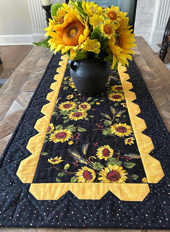 Sassy Scalloped Table Runner Pattern