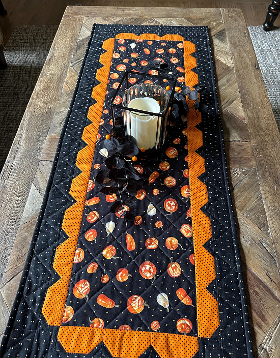 Sassy Scalloped Table Runner Pattern