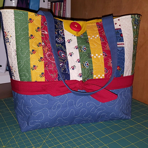 Easy Details Dress Up This Tote - Quilting Digest