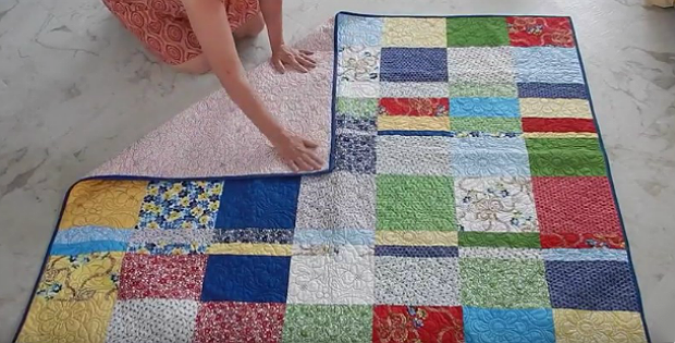 How to Fold a Quilt to Minimize Creases