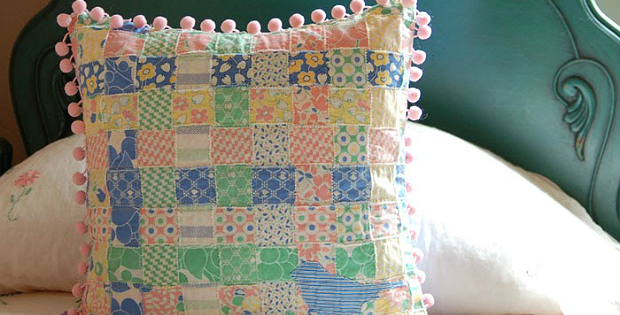 http://www.modabakeshop.com/2009/06/sweet-n-shabby-woven-pillow-cover.html