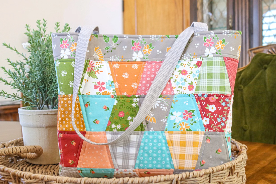 Tumbler Blocks Make a Charming Bag - Quilting Digest