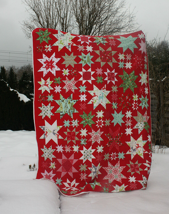 "Oh My Stars!" is a Free Christmas Quilt Pattern designed by Sheila from Quilting Digest!