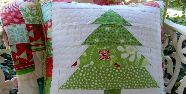 Patchwork Christmas Tree Pillow Tutorial