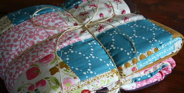 How to Wrap a Gift Quilt