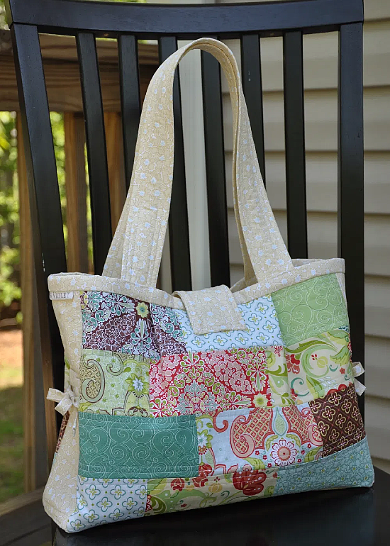 This Pretty Bag is Nicely Organized - Quilting Digest