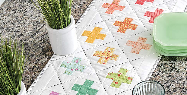 Moda All-Stars - Top the Table: 17 Quilt Patterns for Runners, Toppers, and More!