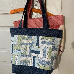 Create a Roomy Tote from a Charm Pack - Quilting Digest