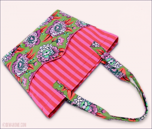Feature Large-Scale Prints in These Eye-Catching Bags - Quilting Digest