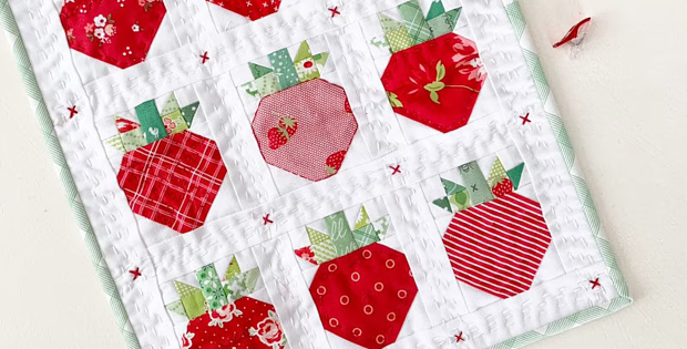 Little Strawberries Mini Quilt Pattern