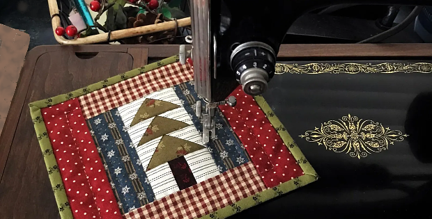 Mini Christmas Tree Quilt or Mug Mat Pattern