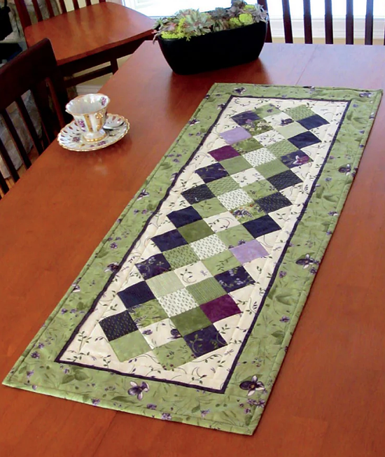 Center Aisle Table Runner Pattern