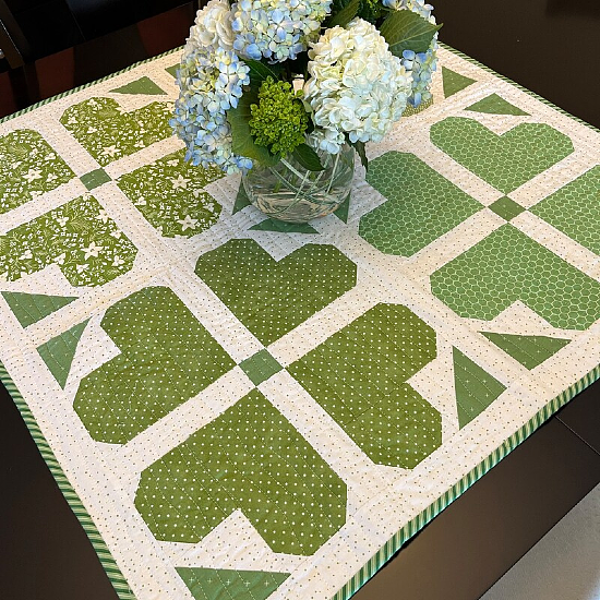 Farmhouse Flowers Table Topper Quilt Pattern